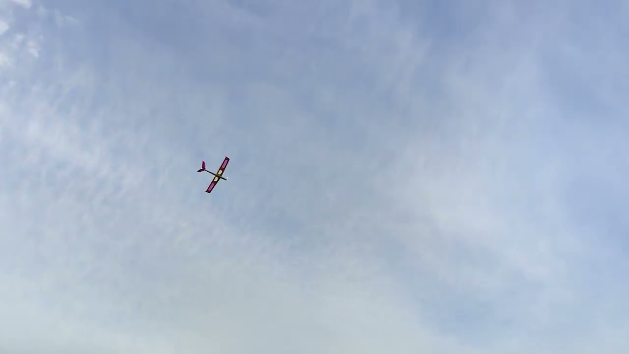 Vorschaubild: GlideX 250 im Flug am Himmel