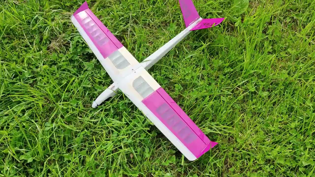 Vorschaubild: GlideX 250 liegt im Gras