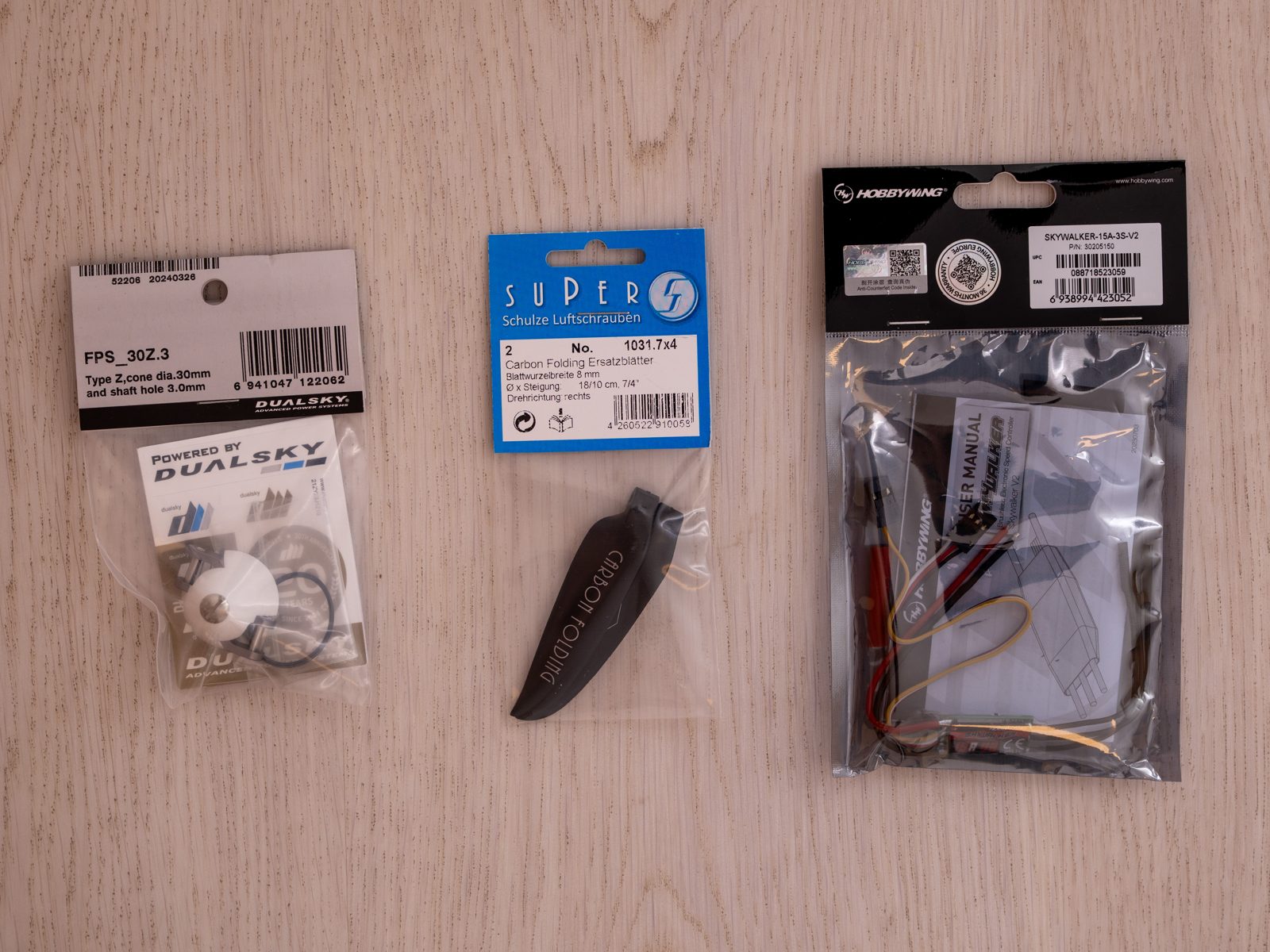 Antriebsset für den GlideX 250: Dualsky Spinner, Super-Carbon-Klappluftschraube und Hobbywing-Regler Skywalker V2 15 A